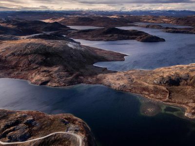 greenlandandiceland-abitoftheroadfromkangerlussuaqothegreenlandicesheetseenfromtheair-greenland-ilovegreenland-©madsphil